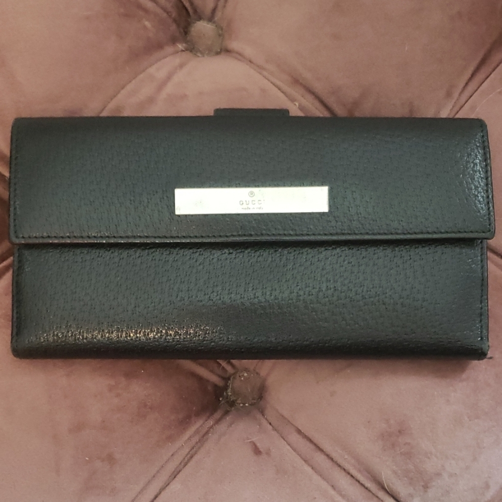 Gucci ⚫ leather wallet w silver plate
